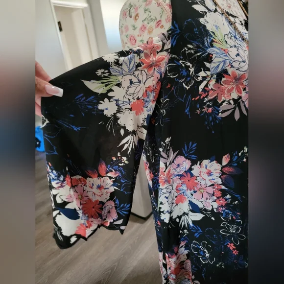 Lily Rose Black and White Floral Dress. Size Medium - Picture 5 of 7